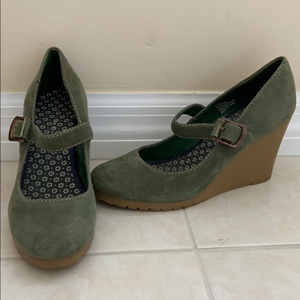Tommy Hilfiger heels, they are in good condition